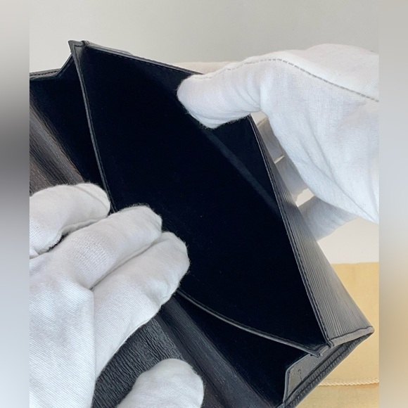 (MT10) Authenticated Louis Vuitton Noir Epi Leather Flap/Checkbook Wallet - Picture 7 of 12